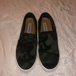 Steve Madden Camo Gills Sneakers